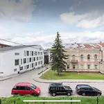 Vintage 2bed Condo-prime