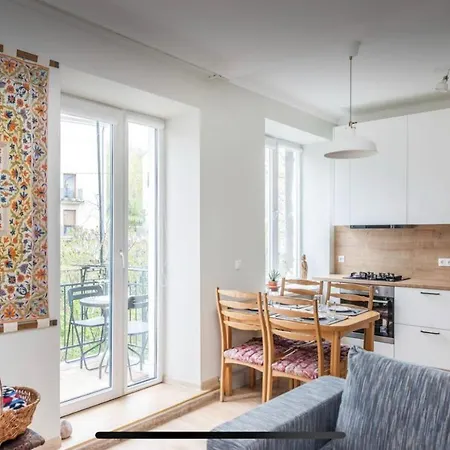 Vintage 2bed Condo-prime