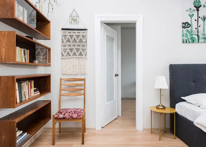 Vintage 2bed Condo-prime *