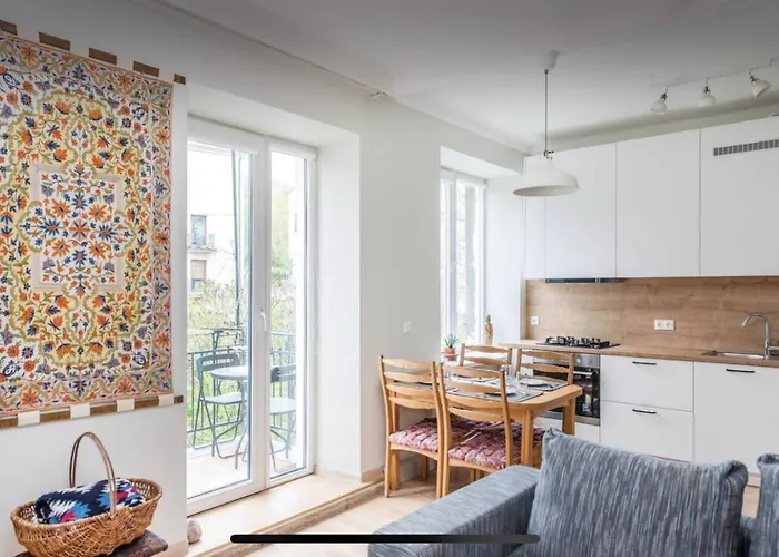 Vintage 2bed Condo-prime