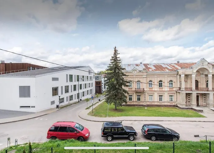 Vintage 2bed Condo-prime