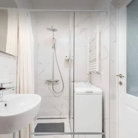 Vintage 2bed Condo-prime شقة *